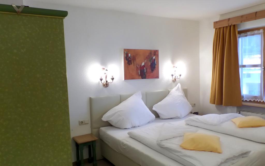 Landhaus Sonnenberg St. Anton am Arlberg Zimmer foto