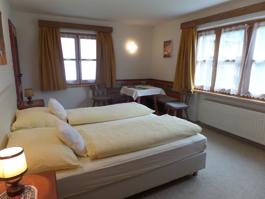 Landhaus Sonnenberg St. Anton am Arlberg Zimmer foto